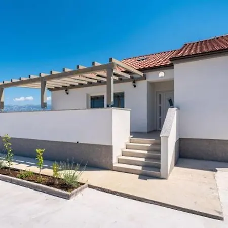 Holiday House 