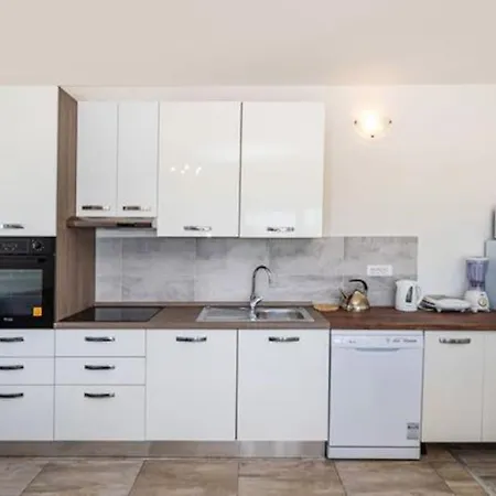 Вилла Holiday House 