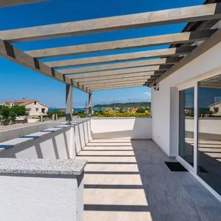 Holiday House 